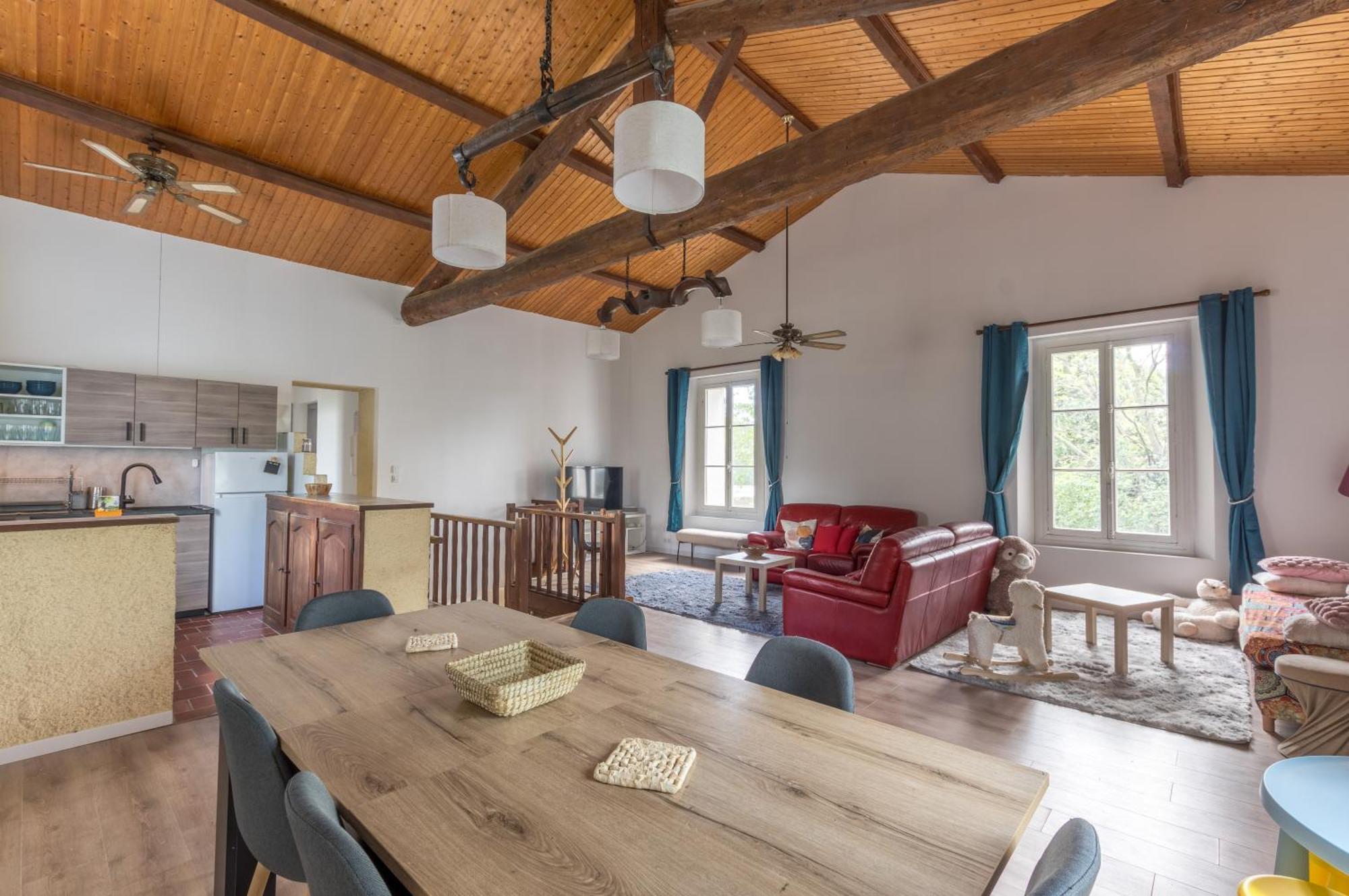 Maison Avec Piscine Location De Vacances Ferme Pedagogique Du Dolmen Le Pouget Екстериор снимка